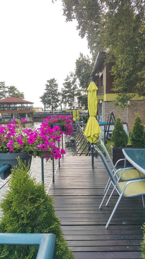Waterside 3*