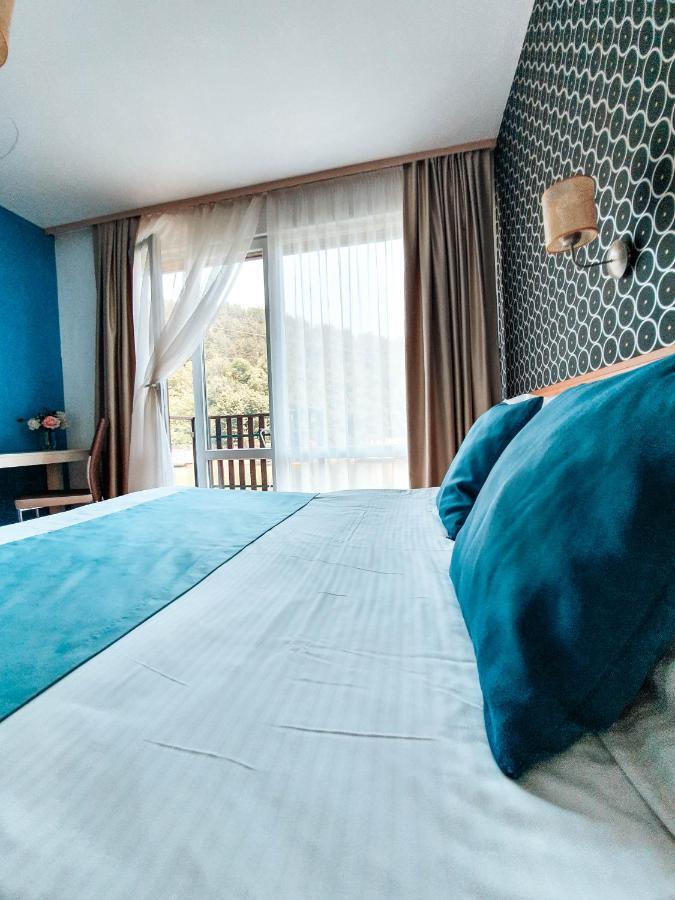 Waterside 3*