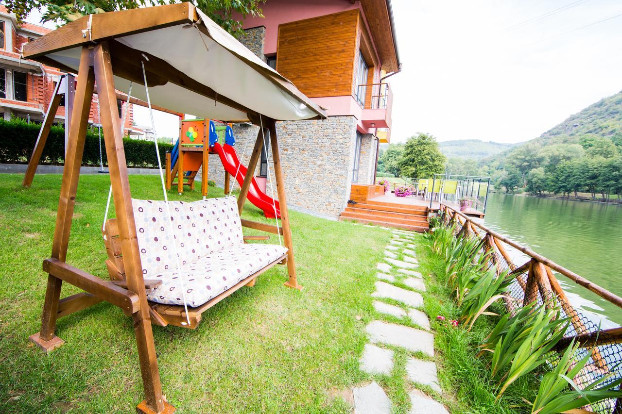 Waterside 3*